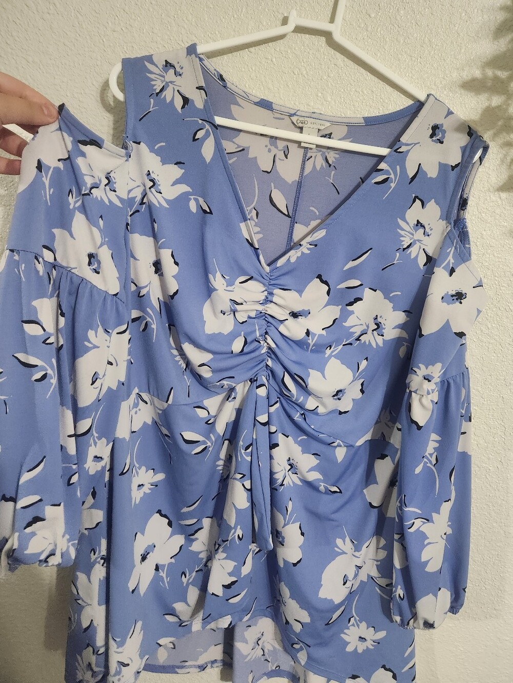 Cato Blue Floral Cold-Shoulder V-Neck Blouse - Picture 5 of 7